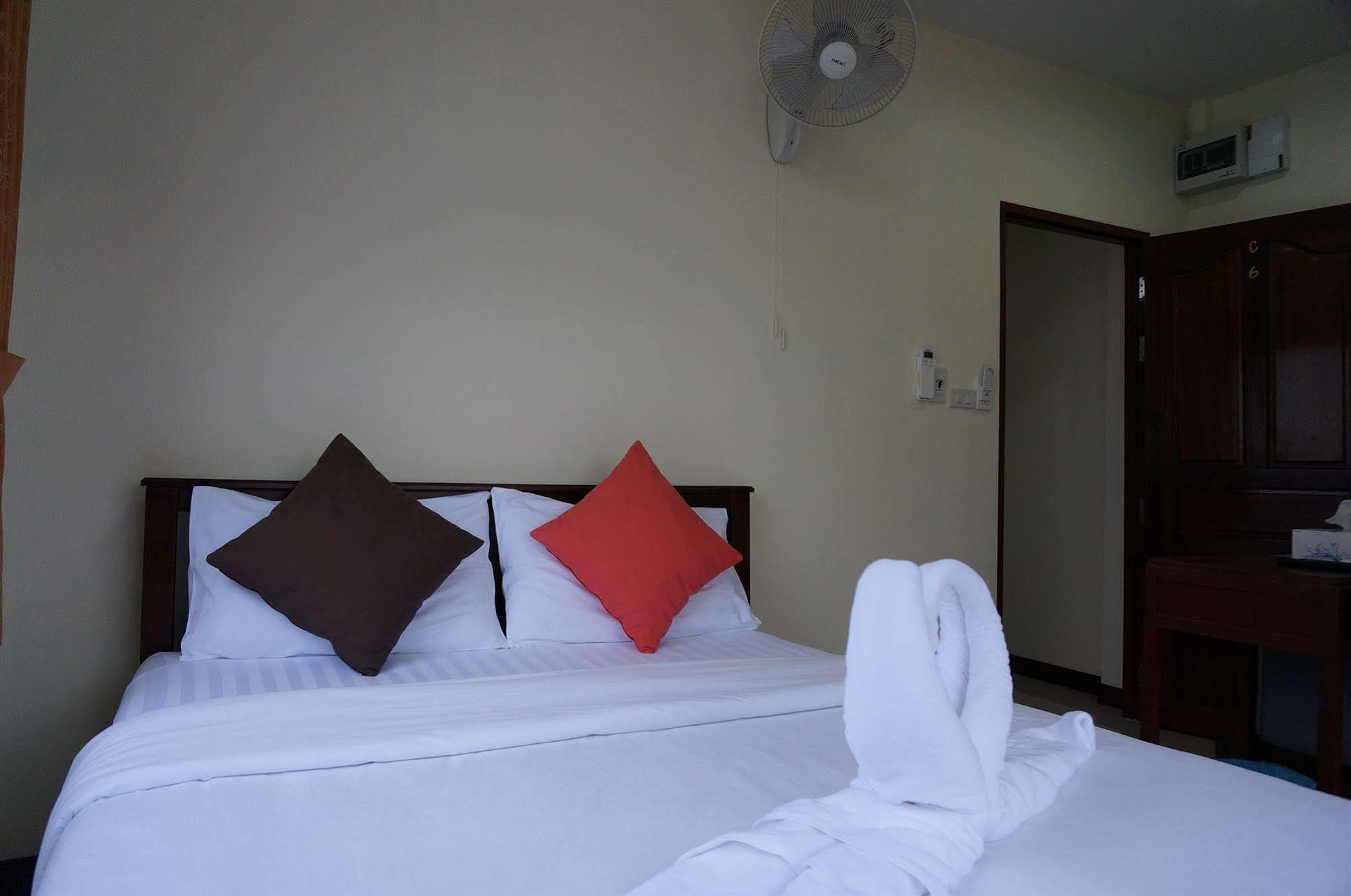 Baan Taweesuk Guest House Huahin Kültér fotó