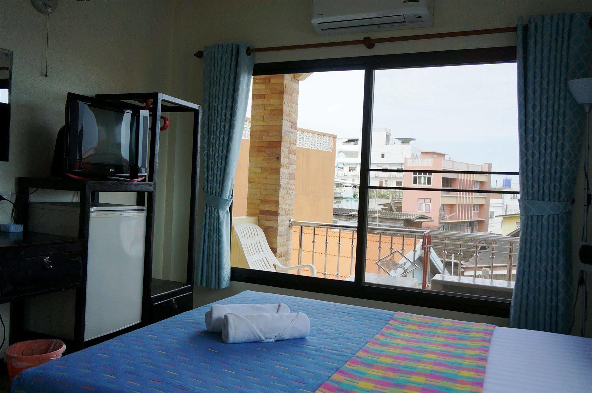 Baan Taweesuk Guest House Huahin Kültér fotó